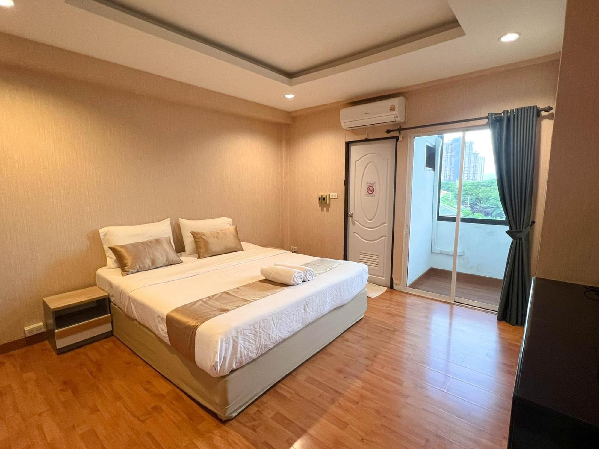 Inspire House Hotel Chiang Mai Esterno foto